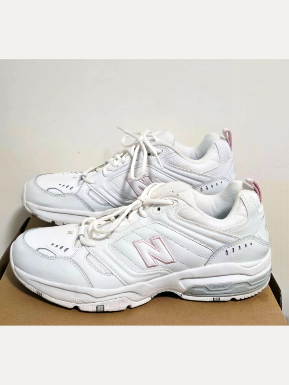 New Balance Size 12 WX621WP Womens Leather Cross-train shoes White Pink Sneakers